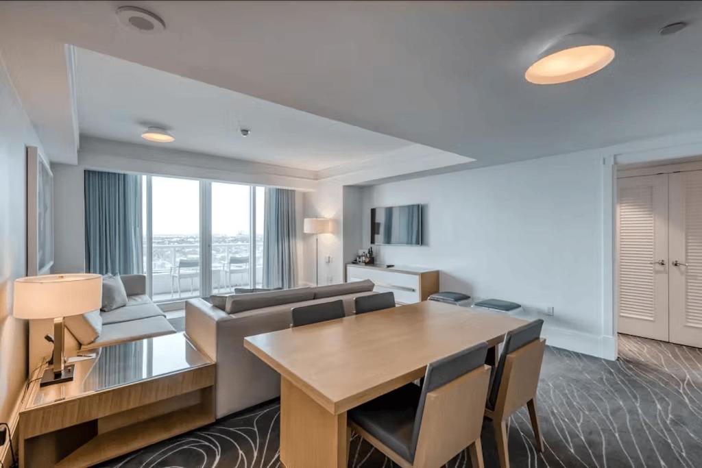 Beachfront Ritz-carlton Luxury 1br
