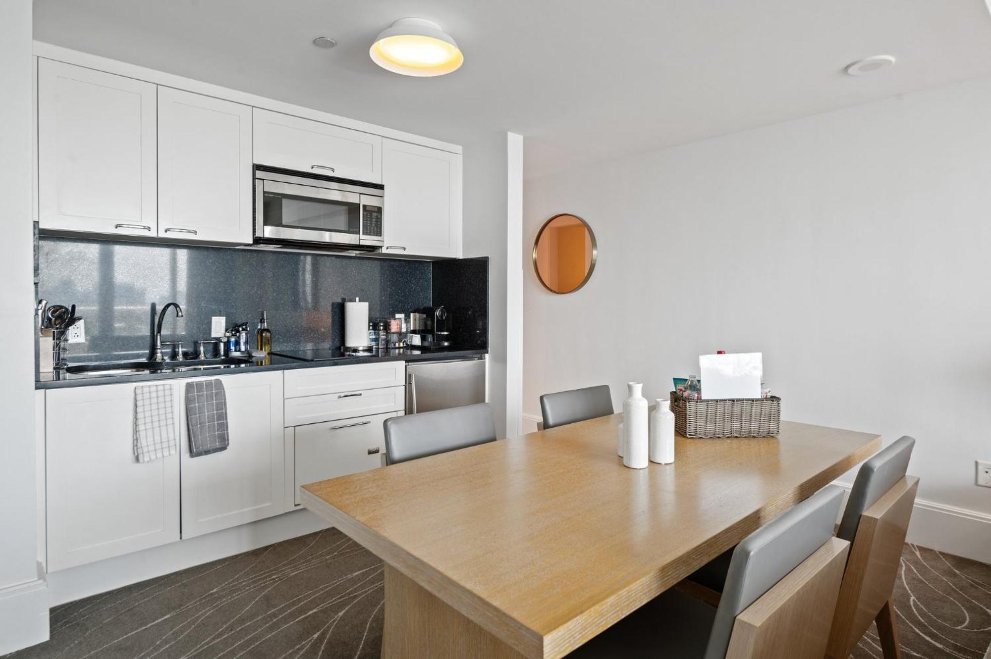 Beachfront Ritz-carlton Luxury 1br Apartment *
