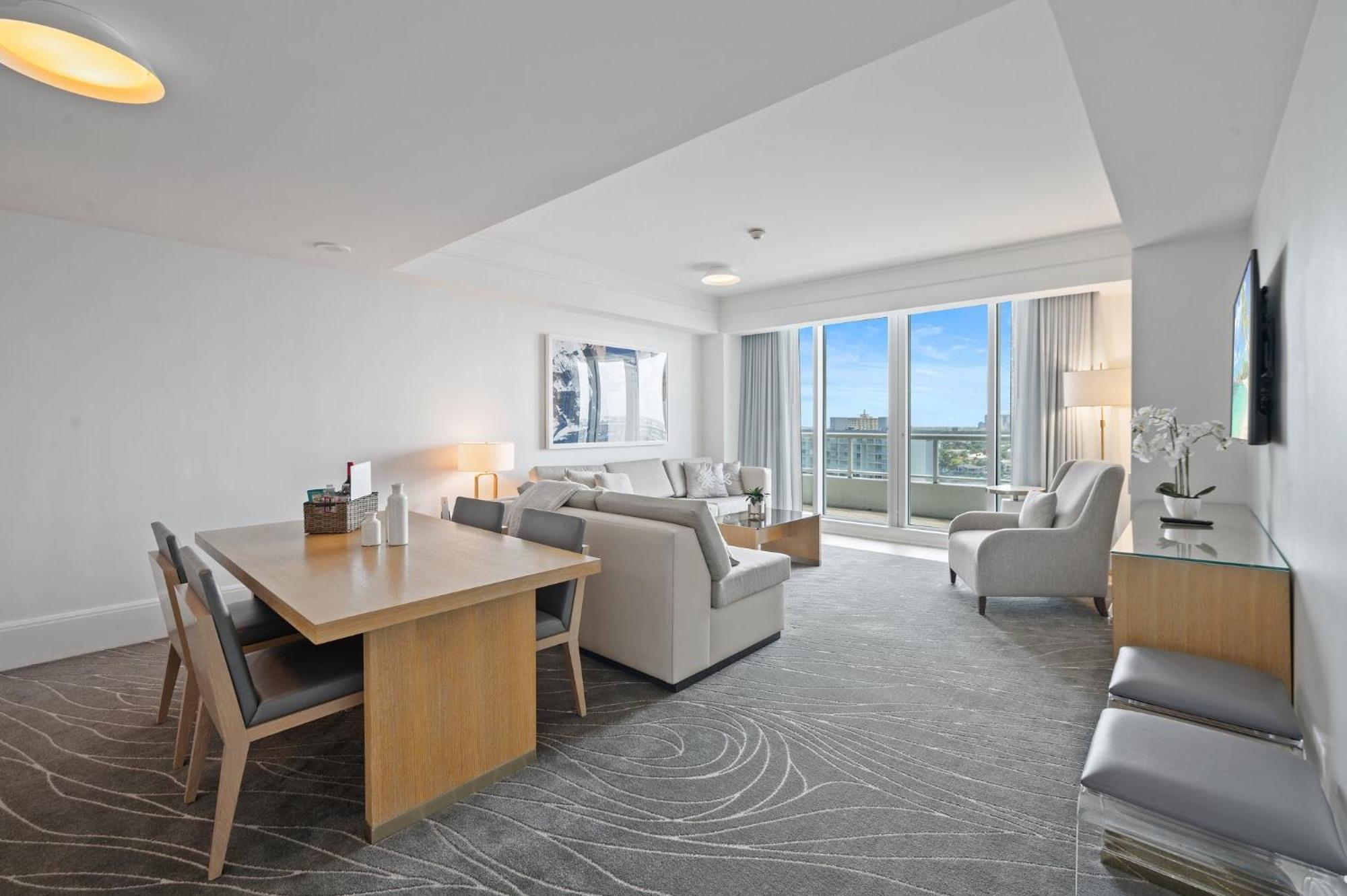 Beachfront Ritz-carlton Luxury 1br